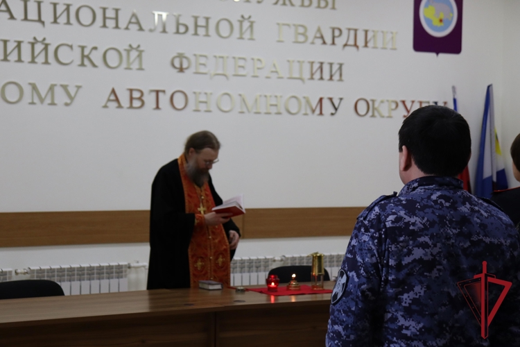 Частица Благодатного огня принесена в региональное Управление Росгвардии на Чукотке 