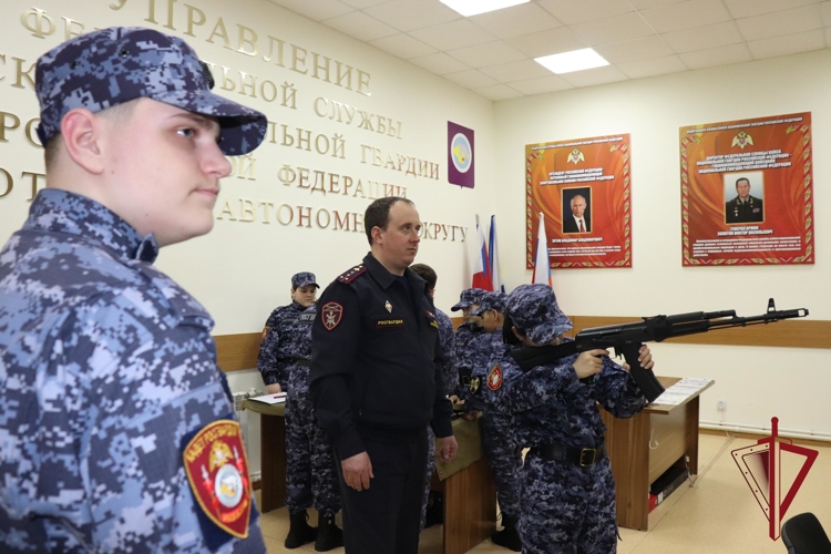 Кадеты Росгвардии в Анадыре побывали в интерактивном тире 