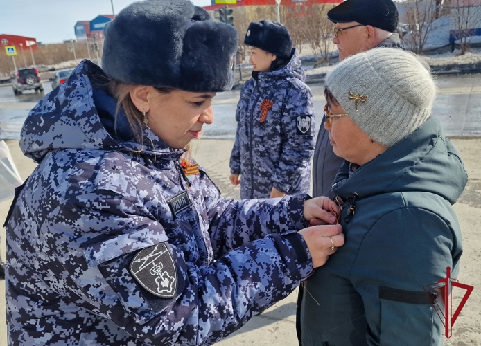 Акцию «Георгиевская ленточка» поддержали росгвардейцы в Анадыре