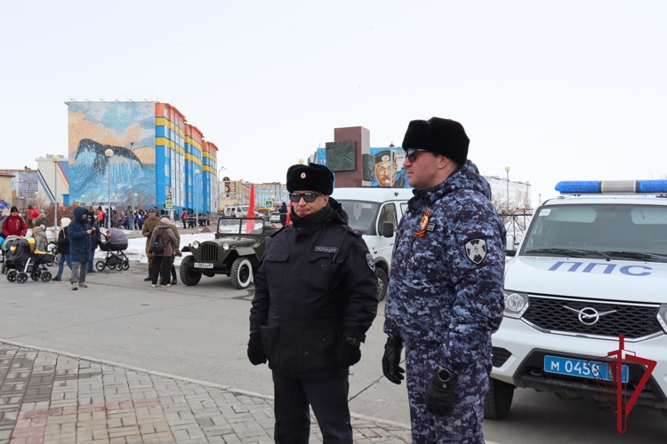 На Чукотке Росгвардия принимает участие в памятных мероприятиях,  приуроченных 80-й годовщине Победы
