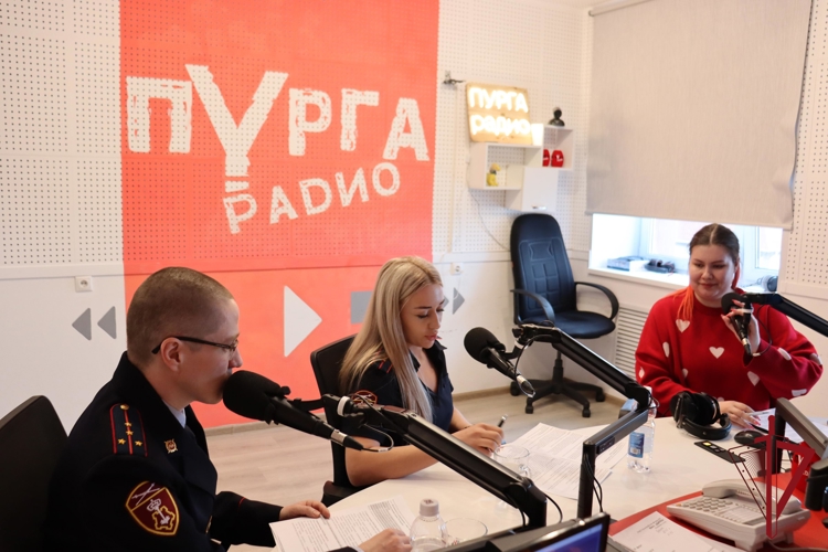 «Безопасность и правопорядок — наш приоритет»: офицеры вневедомственной охраны Росгвардии стали гостями главного  радио Чукотки