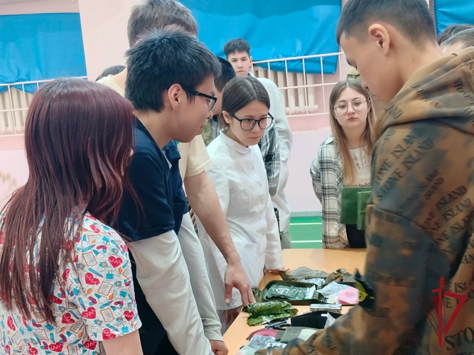 Росгвардейцы провели мастер-класс по тактической медицине для чукотских студентов