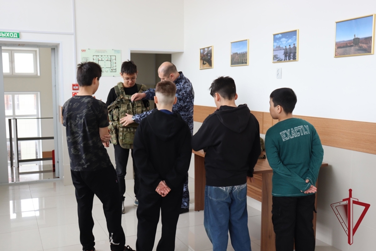 Росгвардейцы провели День открытых дверей для юных спортсменов Чукотки