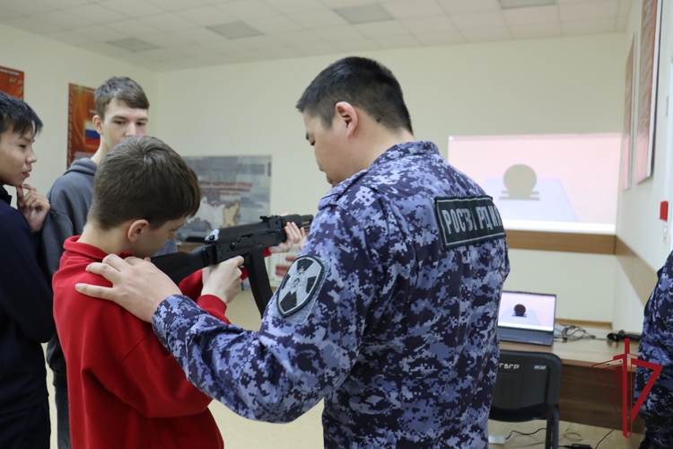 Росгвардейцы провели День открытых дверей для юных спортсменов Чукотки