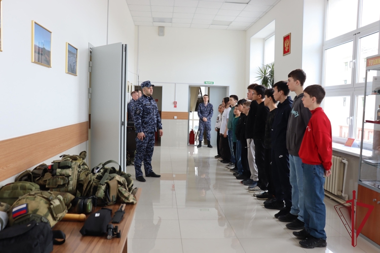Росгвардейцы провели День открытых дверей для юных спортсменов Чукотки