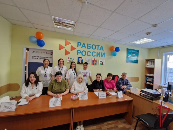 «Работа России. Время возможностей»: Росгвардия представила  ведомство на ярмарке вакансий на Чукотке