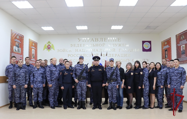 На Чукотке Росгвардия приняла пополнение в свои ряды: новые бойцы принесли присягу 