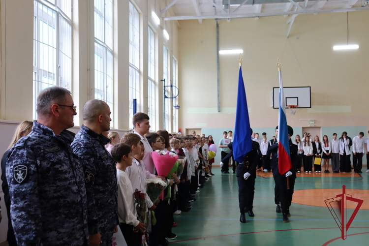 Росгвардейцы в День знаний провели для чукотских школьников открытый урок   