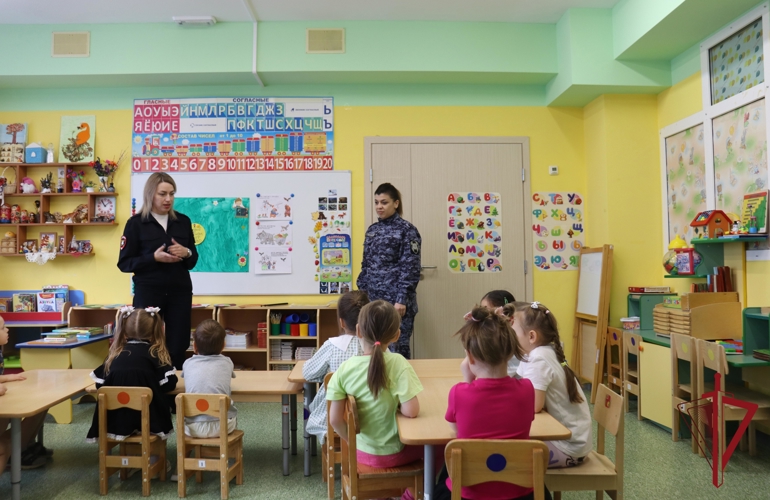 Чукотские росгвардейцы присоединились к Всероссийской акции «День правовой помощи детям»
