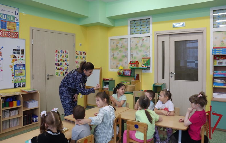 Чукотские росгвардейцы присоединились к Всероссийской акции «День правовой помощи детям»