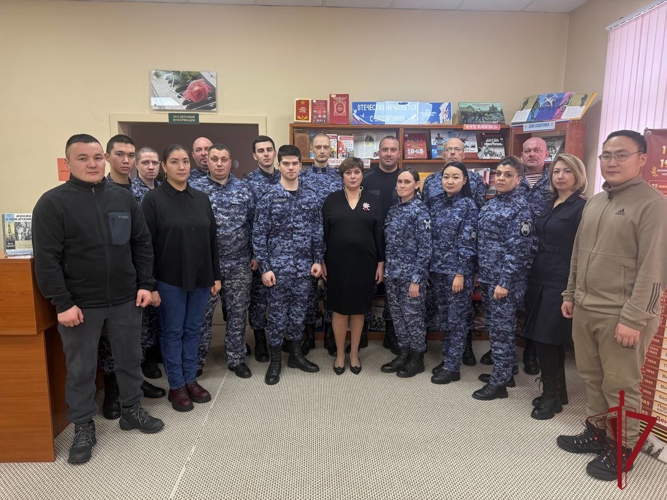 В городской библиотеке округа прошла лекция для  сотрудников  Росгвардии ко Дню народного единства