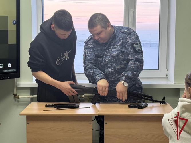 Чукотские росгвардейцы провели для студентов  Северо-Западного техникума патриотическое мероприятие 