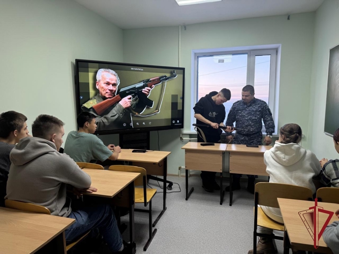 Чукотские росгвардейцы провели для студентов  Северо-Западного техникума патриотическое мероприятие 