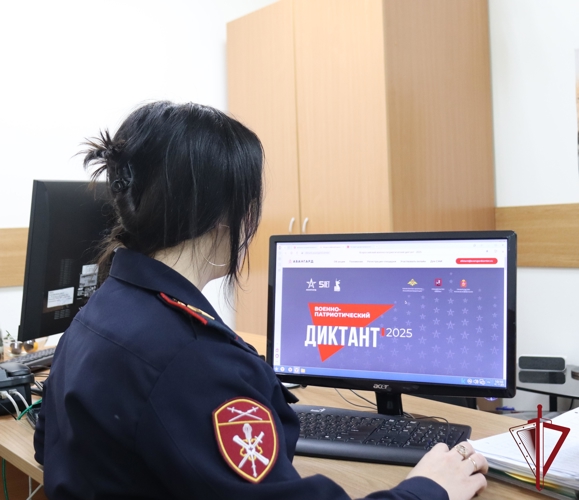 Чукотские росгвардейцы приняли участие в IV Всероссийской просветительской акции «Военно-патриотический диктант-2025»