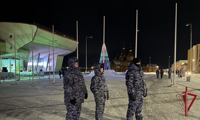 Росгвардейцы обеспечили охрану общественного порядка в новогоднюю ночь  
