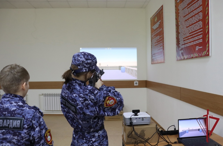 На Чукотке военнослужащие войск национальной гвардии провели практическое занятие по боевой подготовке  для кадетов Росгвардии 