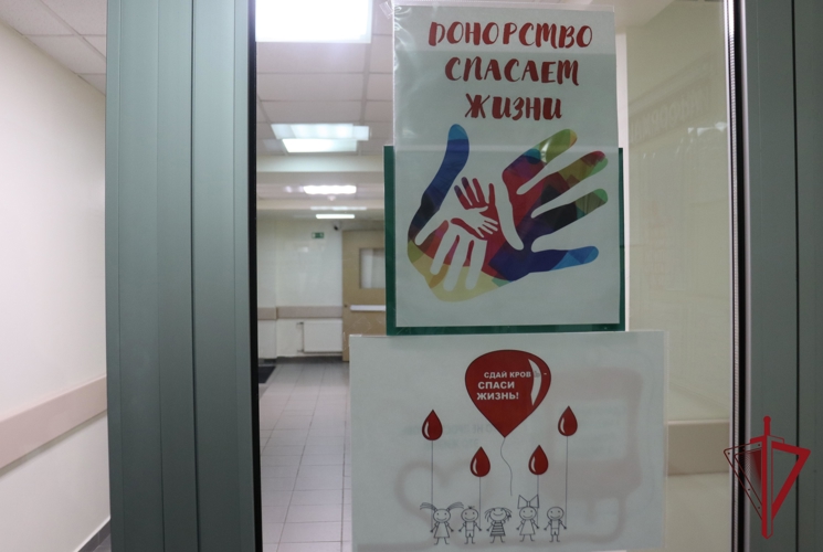 Росгвардейцы на Чукотке приняли участие в благотворительной акции донорства крови «От сердца к сердцу»