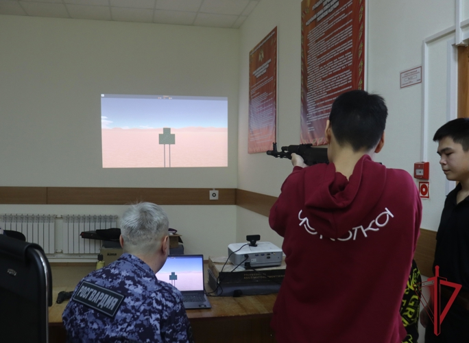 На Чукотке воспитанники социально-реабилитационного центра познакомились с буднями Росгвардии 
