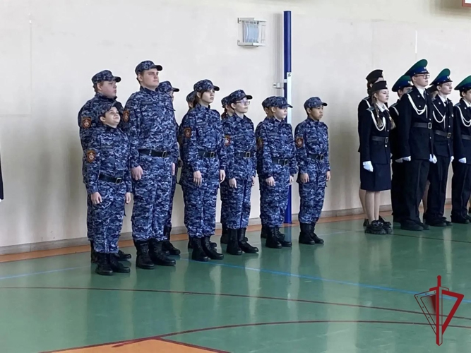 Чукотские кадеты Росгвардии прошли маршем в память о героях 