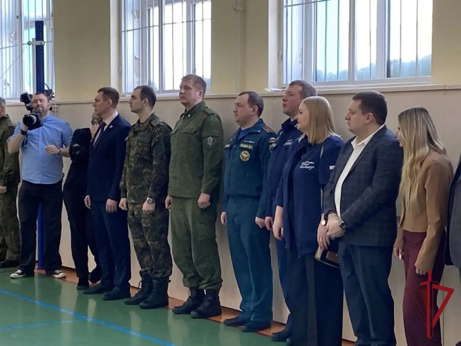 Чукотские кадеты Росгвардии прошли маршем в память о героях 