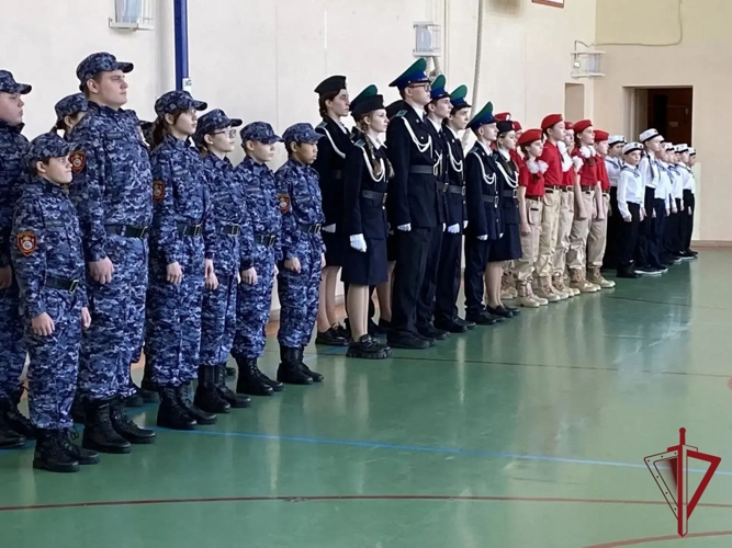 Чукотские кадеты Росгвардии прошли маршем в память о героях 