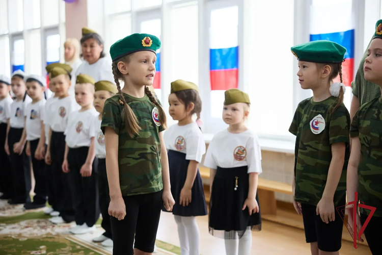На Чукотке в качестве судьи на военно-патриотической игре «Зарничка-2026» выступил офицер Росгвардии