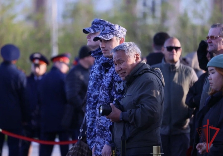 Чукотская земля помнит: Росгвардейцы зажгли «Свечу памяти»  в День памяти и скорби 