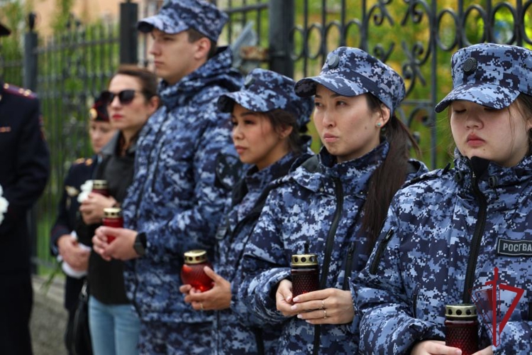 В Анадыре росгвардейцы приняли участие в траурных мероприятиях в День памяти детей — жертв войны в Донбассе 
