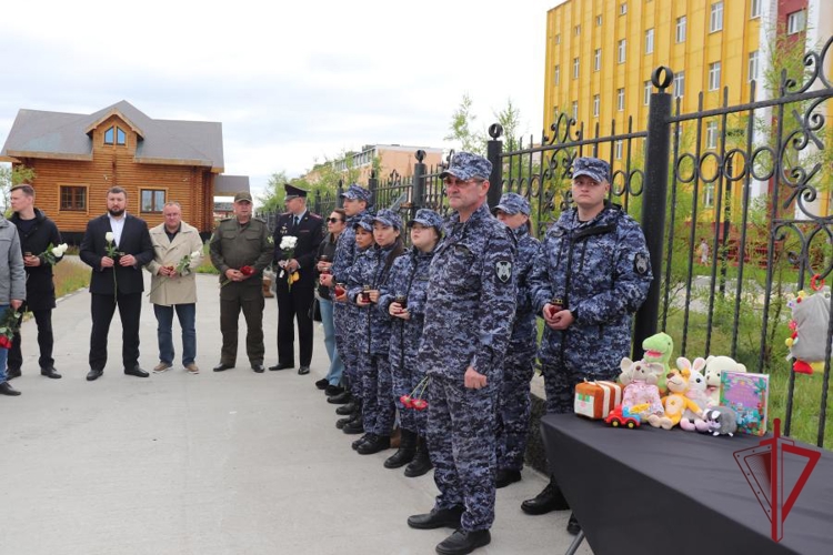 В Анадыре росгвардейцы приняли участие в траурных мероприятиях в День памяти детей — жертв войны в Донбассе 
