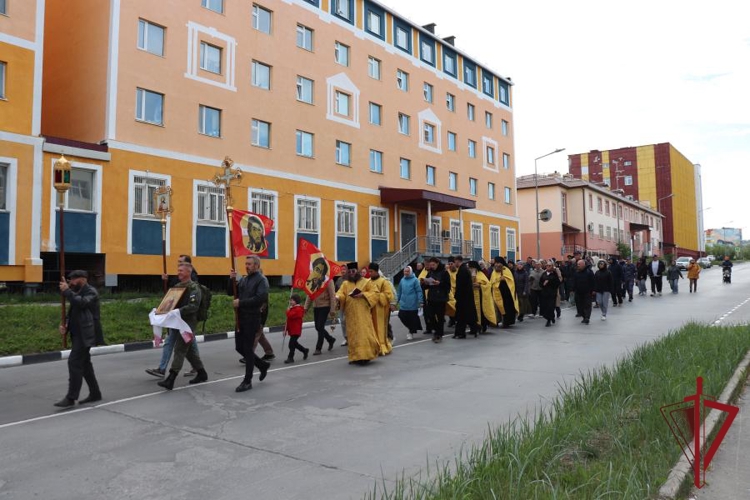В день Крещения Руси чукотские росгвардейцы прошли в крестном ходе по центральным улицам Анадыря