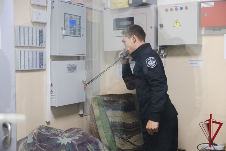 На Крайнем Севере росгвардейцы приняли участие во всероссийских учениях в образовательных учреждениях