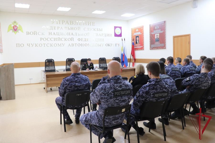 В рамках профилактического месячника росгвардейцы Чукотки встретились с представителем военной прокуратуры