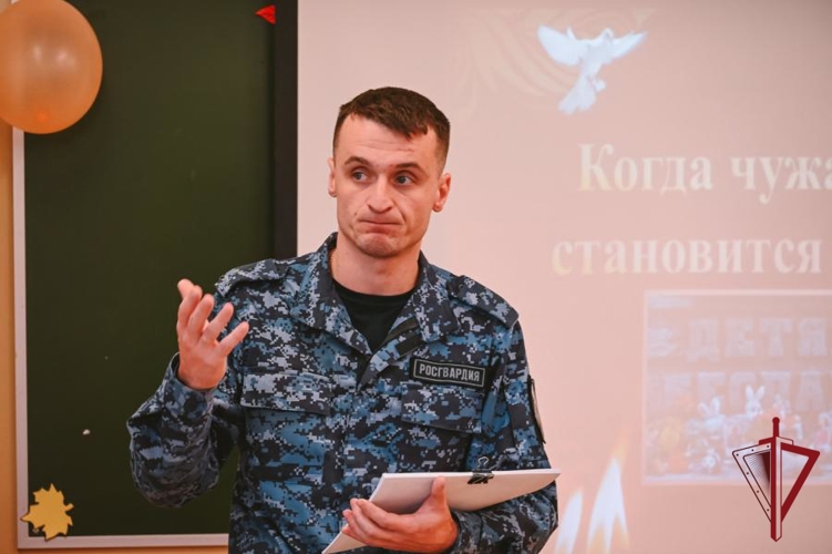 В Анадыре прошел урок мужества для кадетов Росгвардии, посвященный Дню  солидарности в борьбе с терроризмом
