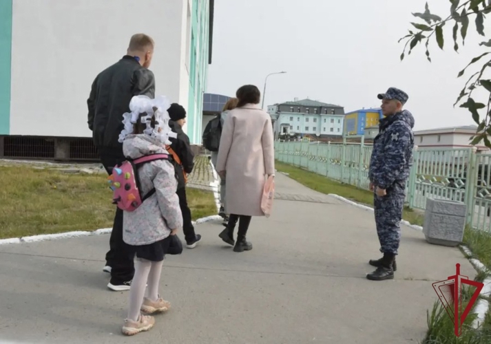 На Чукотке росгвардейцы обеспечили безопасность проведения праздничных мероприятий в День знаний
