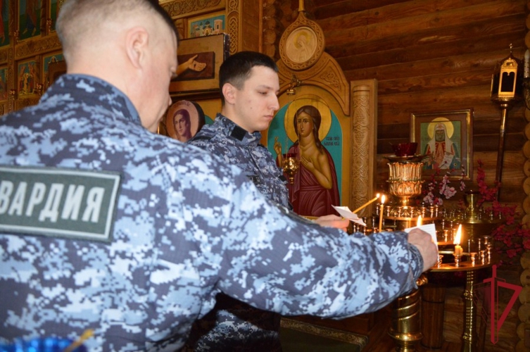 В Анадырском кафедральном соборе прошло богослужение в преддверии Дня вневедомственной охраны